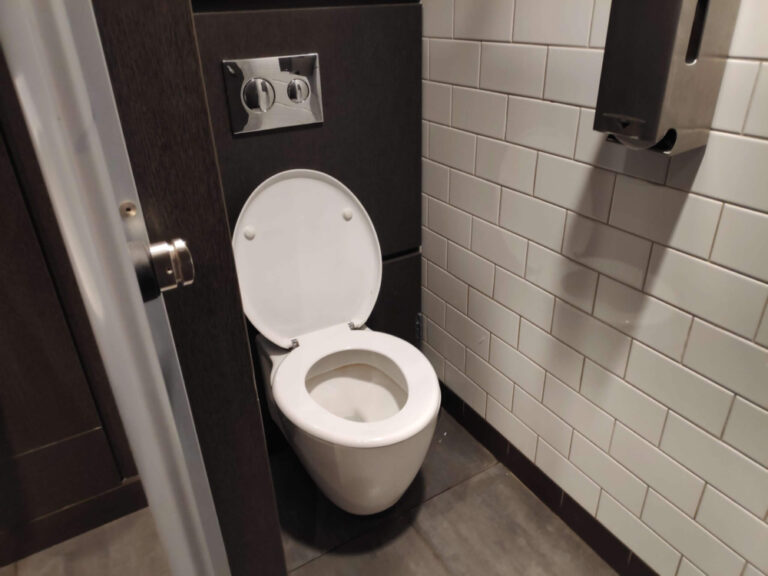 11 British Slang Terms For Toilet You Probably Didn't Know! Foreign Lingo