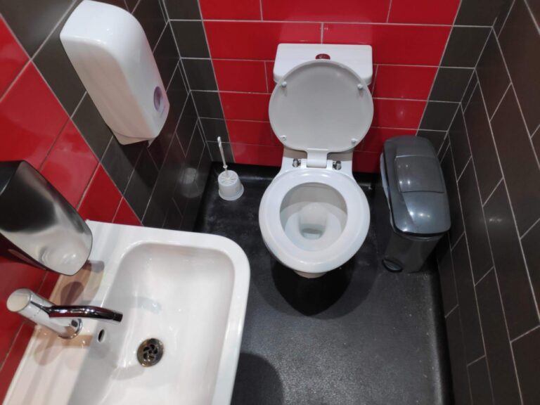 11 British Slang Terms For Toilet You Probably Didn't Know! Foreign Lingo