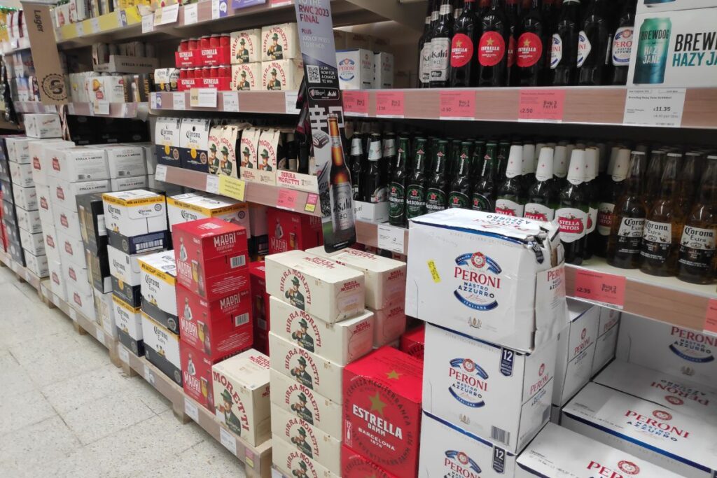 British Slang For Alcohol (Explained!) Foreign Lingo