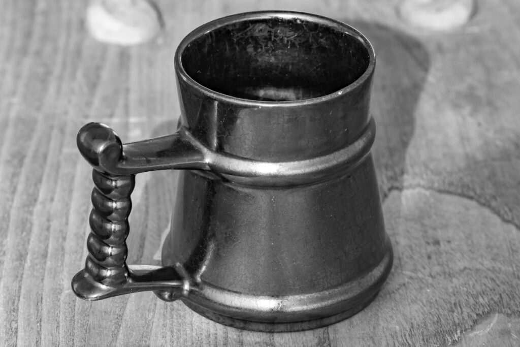 British Slang For Alcohol (Explained!) Foreign Lingo